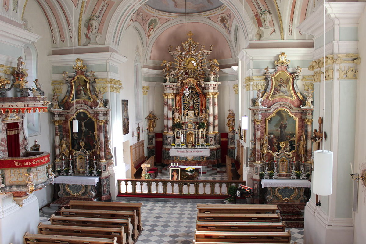 Altar der Filialkirche Asch